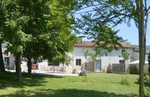 Vendoire Other | Gîte 90m² avec Terrasse pour 6 pers. - API-1-52-1119