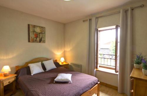 Les Salles House | Gîte accueillant pour 7 pers avec cheminée et terrasse - FR-1-496-225