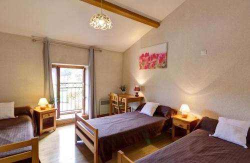 Les Salles House | Gîte accueillant pour 7 pers avec cheminée et terrasse - FR-1-496-225