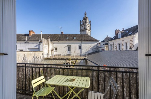 Loches Cottage | Gîte-Agnés Sorel-Superior-Ensuite-Balcony
