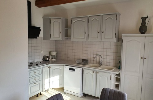 Lauris Apartment | Gîte-Apartment Half-Floor-Jacinthe