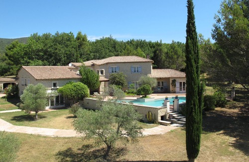 Lauris Apartment | Gîte-Apartment Half-Floor-Jacinthe