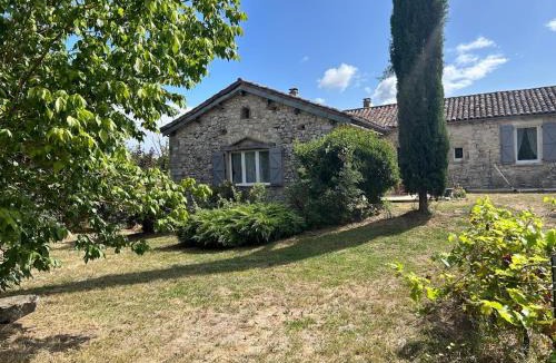 Aiguelèze House | Gîte arc en ciel