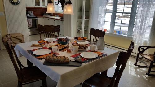 Racine Bed & Breakfast | Gîte Au Blanc Marronnier