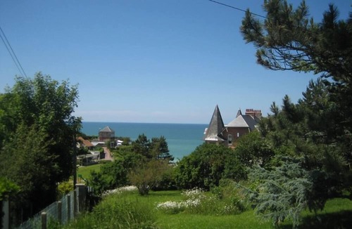 Ault Apartment | Gîte au Bois de Cise Terrace Sea view. Pets OK. Weekend special 190 €/3 nights