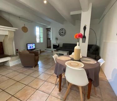 Capestang Apartment | Gîte au cœur des vignes, près du canal du Midi