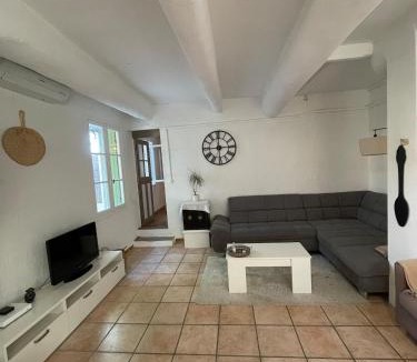 Capestang Apartment | Gîte au cœur des vignes, près du canal du Midi