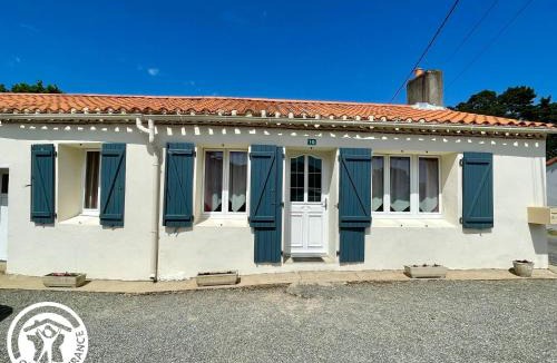 Saint-Julien-des-Landes House | Gîte au cœur du village - 6 pers. - FR-1-426-616