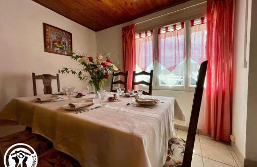 Saint-Julien-des-Landes House | Gîte au cœur du village - 6 pers. - FR-1-426-616