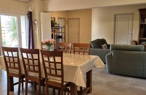 Bouzille House | Gîte "au petit bonheur"