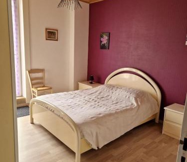 Saint-Martial-de-Valette Apartment | Gîte AUDREY