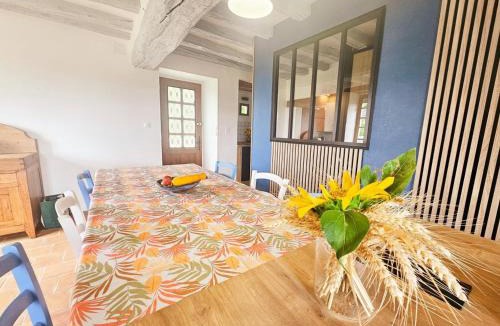 Sainte-Maure-de-Touraine House | Gîte authentique en Touraine, piscine chauffée, animaux admis - FR-1-381-632