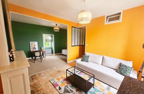 Sainte-Maure-de-Touraine House | Gîte authentique en Touraine, piscine chauffée, animaux admis - FR-1-381-632