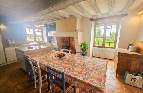 Sainte-Maure-de-Touraine House | Gîte authentique en Touraine, piscine chauffée, animaux admis - FR-1-381-632