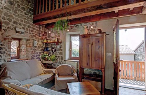 Essertines-en-Chatelneuf House | Gîte authentique et confortable pour 6 dans le Forez - FR-1-496-16