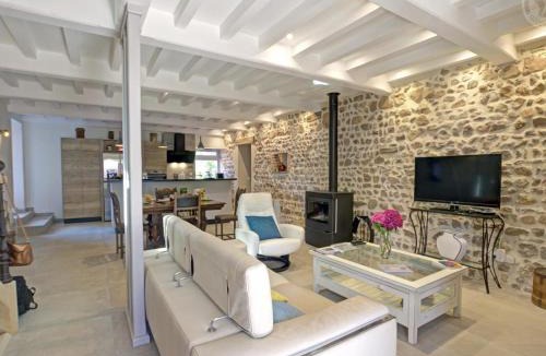 Notre-Dame-de-Boisset House | Gîte authentique avec spa et terrasse dans une grange rénovée - FR-1-496-320
