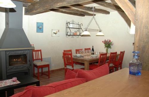 Brizay House | Gîte authentique à Brizay avec jardin privé et piscine - FR-1-381-238