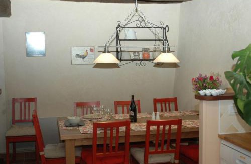 Brizay House | Gîte authentique à Brizay avec jardin privé et piscine - FR-1-381-238