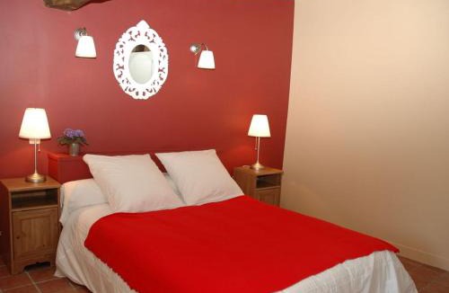 Brizay House | Gîte authentique à Brizay avec jardin privé et piscine - FR-1-381-238