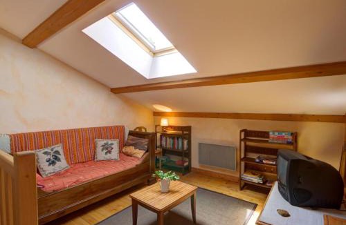 Marols House | Gîte authentique 6 pers avec jardin à Marols - FR-1-496-1