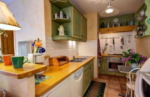 Marols House | Gîte authentique 6 pers avec jardin à Marols - FR-1-496-1