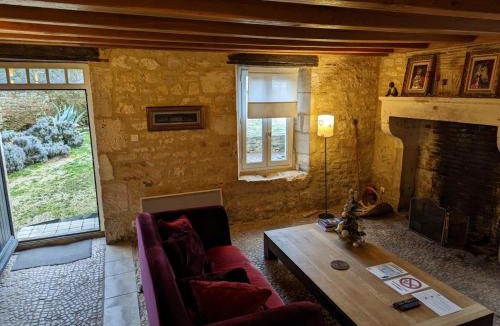 Rivieres House | Gîte authentique avec cheminée, terrasse et WiFi en Charente - FR-1-653-119