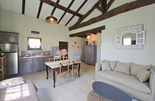 Sainte-Sabine-Born House | Gîte Authentique Calme avec Piscine et Jardin Privé - FR-1-616-474