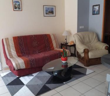 Treffort-Cuisiat Apartment | Gîte AUX 3 PTITS COCHONS