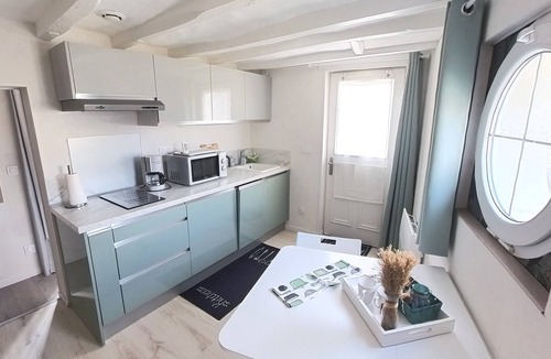 Savigny-en-Veron House | Gîte "Aux-Enverons