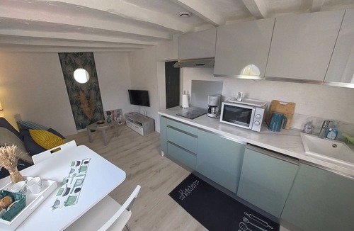 Savigny-en-Veron House | Gîte "Aux-Enverons