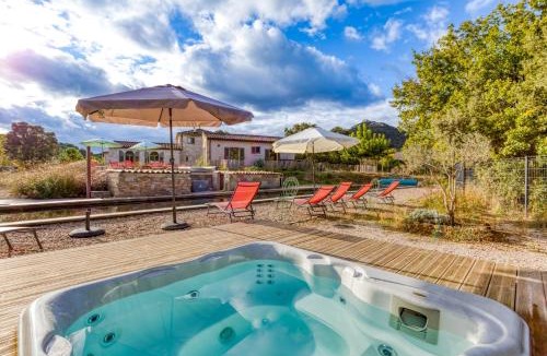 Saint-Mathieu-de-Treviers House | Gîte avec piscine de 25 m et spa