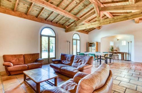 Saint-Mathieu-de-Treviers House | Gîte avec piscine de 25 m et spa