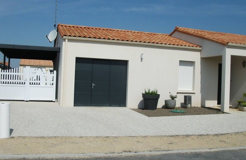 Sainte-Gemme-la-Plaine Apartment | Gîte Avec Piscine 2 Personnes + 1 Enfant