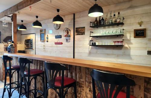 Etreval Apartment | Gîte avec bar et four à pizza