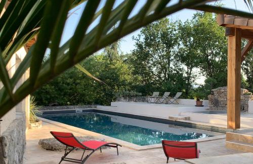 Saint Alban Auriolles House | Gîte avec piscine privée au coeur d'une forêt de chênes proche de Vallon Pont d'Arc