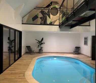Oisseau House | Gîte avec piscine intérieure jacuzzi et cinéma