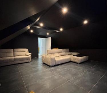 Oisseau House | Gîte avec piscine intérieure jacuzzi et cinéma