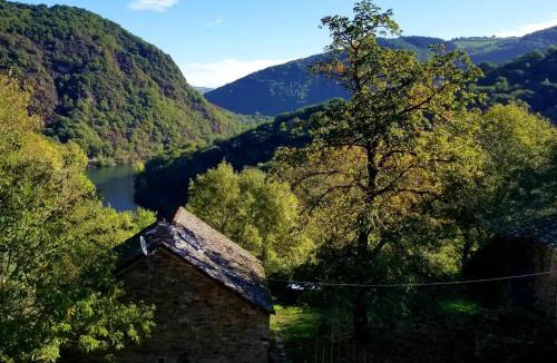 Requista House | Gîte Aveyron avec vue rivière, proche Albi