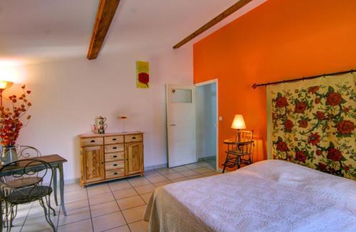 Marols House | Gîte Bellevue à Marols pour 6 personnes avec charmante cour fermée - FR-1-496-2