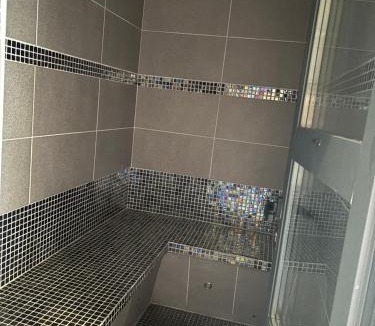 Vailhauques House | Gîte bien être avec Spa privatif, hammam et piscine chauffée près de Montpellier