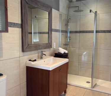 Vailhauques House | Gîte bien être avec Spa privatif, hammam et piscine chauffée près de Montpellier