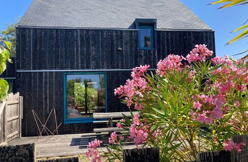 Guerande Cottage | Gîte Bois Brûlé: Authentic Charm in Guérande