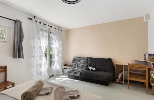 Noyant-Villages House | Gîte Bricabroc 2 adultes 2 enfants