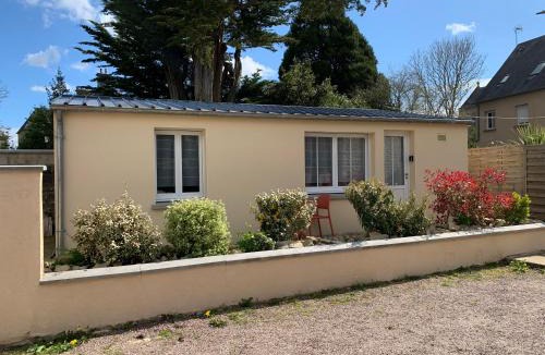 Sainte-Mere-Eglise Apartment | Gîte centre ville avec cour