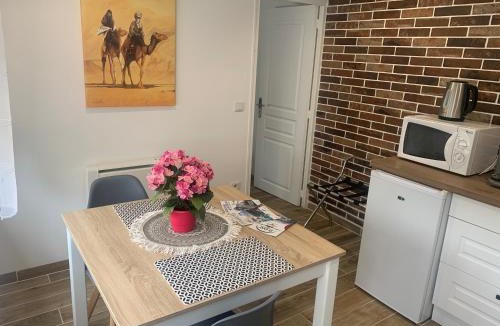 Sainte-Mere-Eglise Apartment | Gîte centre ville avec cour