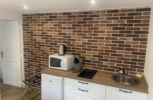 Sainte-Mere-Eglise Apartment | Gîte centre ville avec cour