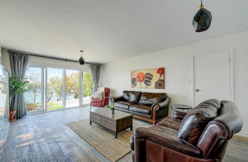 Saint-Denis-sur-Richelieu Ski Chalet | Gîte chaleureux-spa-bord de l'eau-Expérience