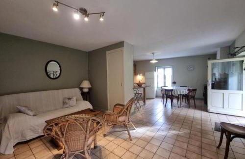 Saint-Didier-sur-Rochefort House | Gîte charmant à Saint-Didier-sur-Rochefort, animaux acceptés, idéal pour 4 personnes - FR-1-496-12