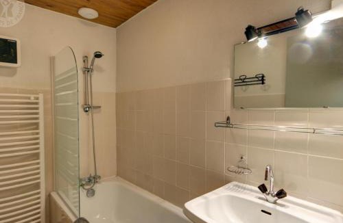 Saint-Didier-sur-Rochefort House | Gîte charmant à Saint-Didier-sur-Rochefort, animaux acceptés, idéal pour 4 personnes - FR-1-496-12