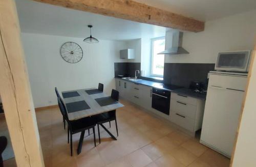 Roquetaillade Apartment | Gîte chaleureux au cœur du village